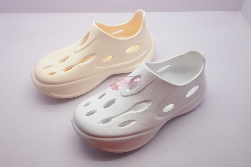 MEN CLOGS