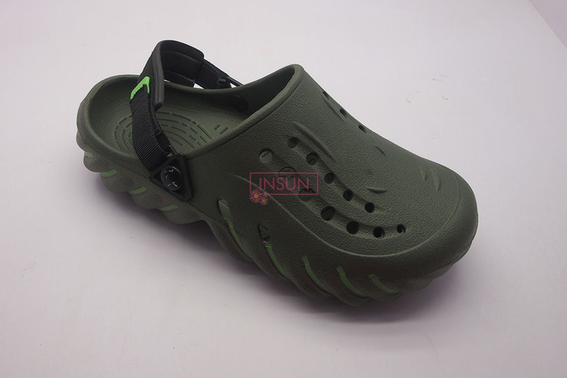 MEN CLOGS