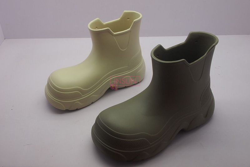 MEN CLOGS