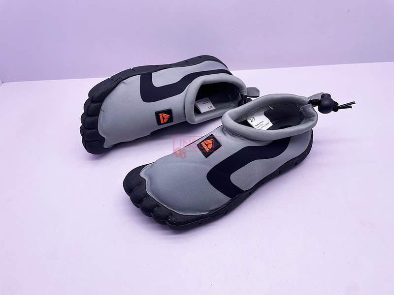 AQUA SHOES
