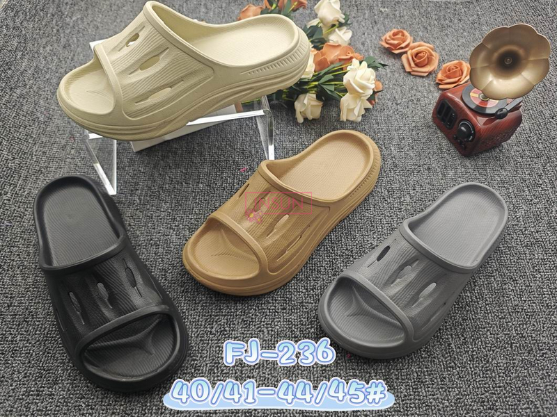 BOYS / MEN SLIPPERS