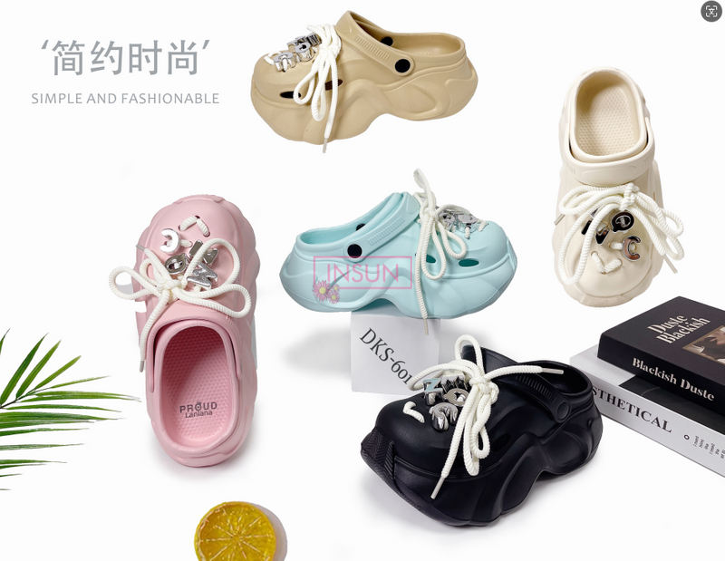 WOMAN CLOGS