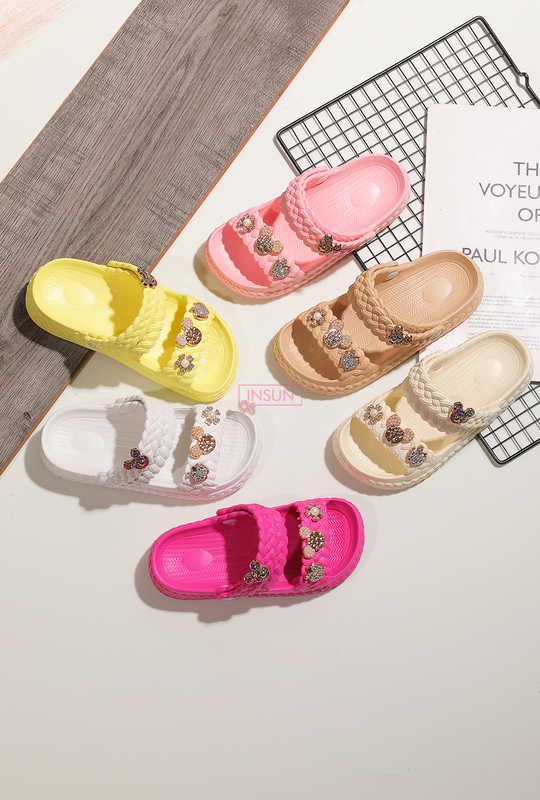 WOMAN CLOGS