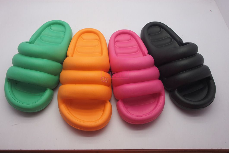 INJECTION SLIDE SLIPPERS