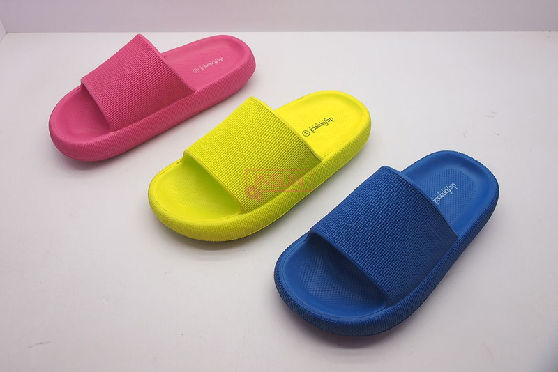 INJECTION SLIDE SLIPPERS