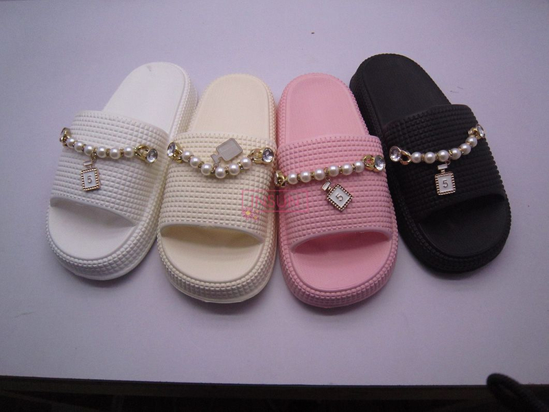 INJECTION SLIDE SLIPPERS
