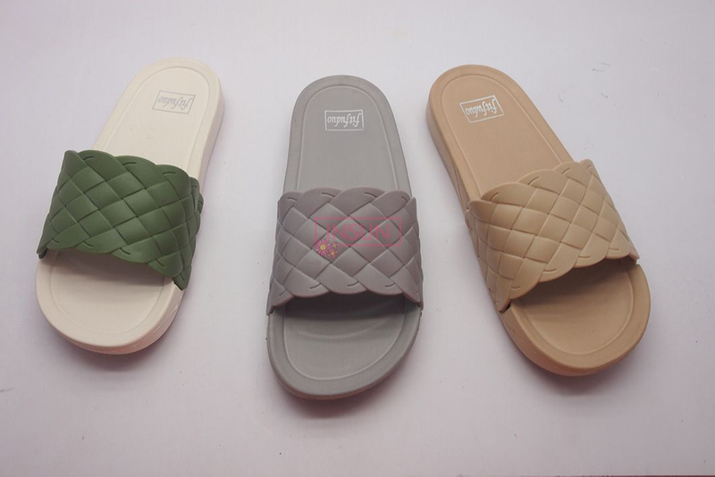 INJECTION SLIDE SLIPPERS