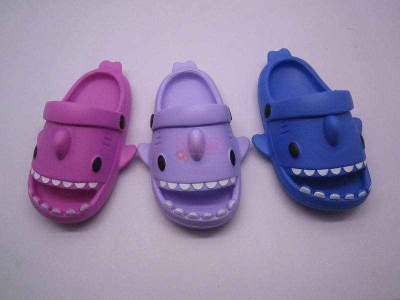 CHILD CLOGS