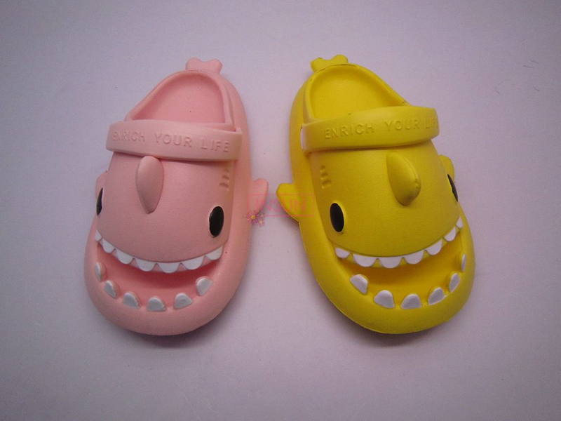 CHILD CLOGS