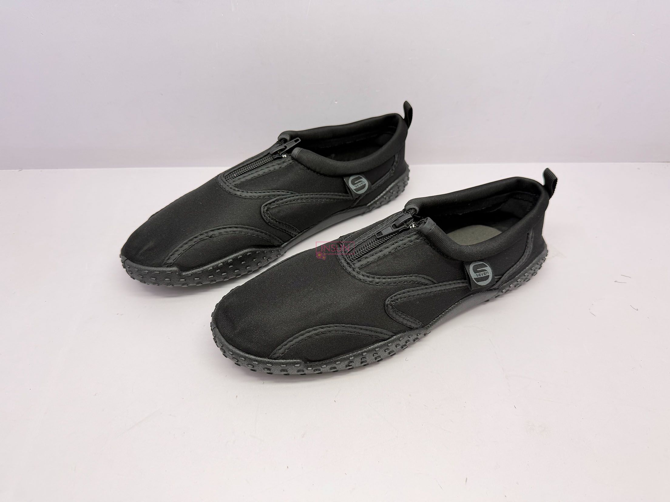 AQUA SHOES