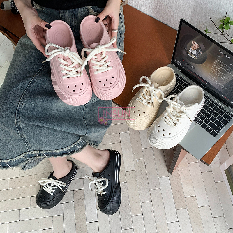 WOMAN CLOGS