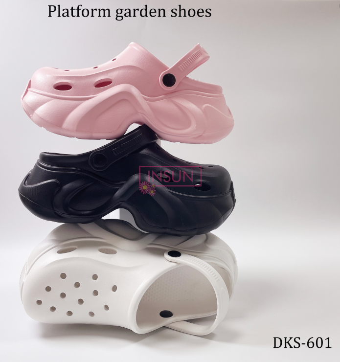 WOMAN CLOGS
