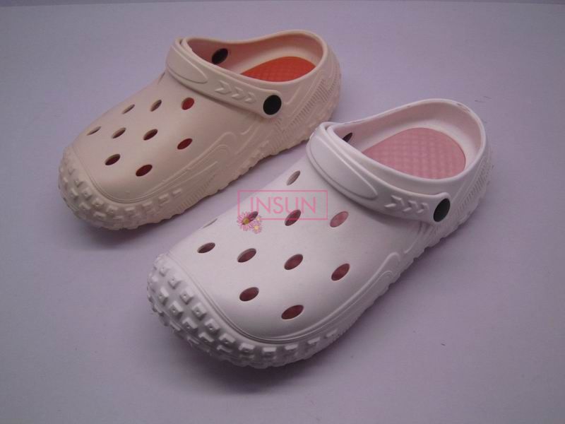 WOMAN CLOGS