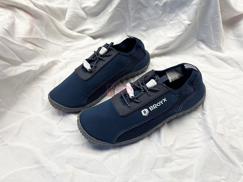 AQUA SHOES