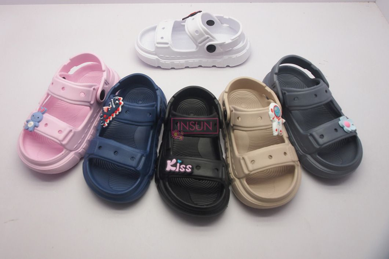 INJECTION SLIDE SLIPPERS