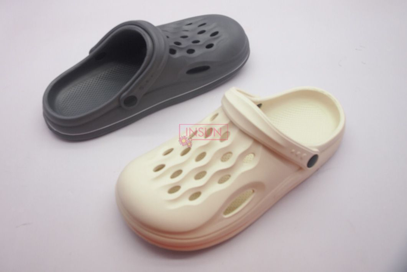 MEN CLOGS