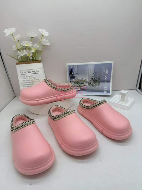 WOMAN CLOGS