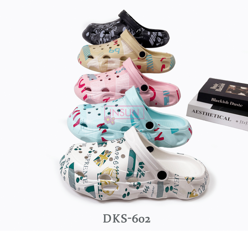 WOMAN CLOGS