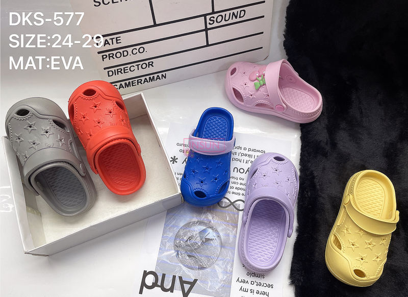 CHILD CLOGS