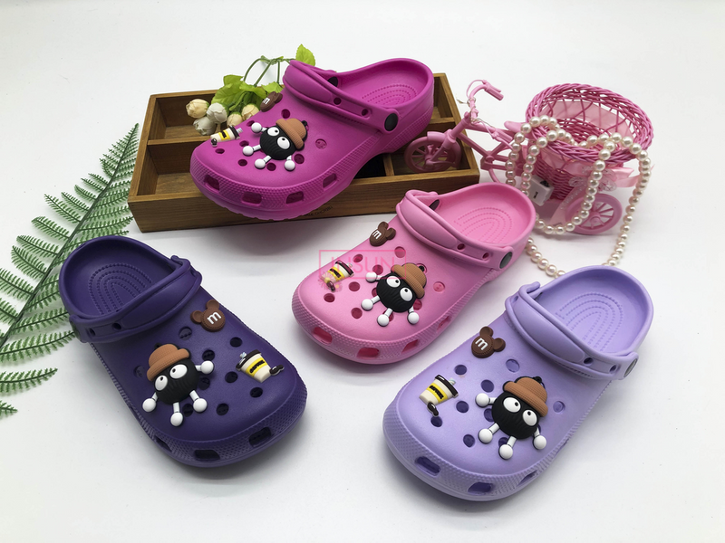 CHILD CLOGS