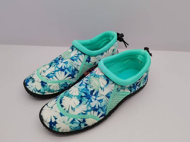 AQUA SHOES