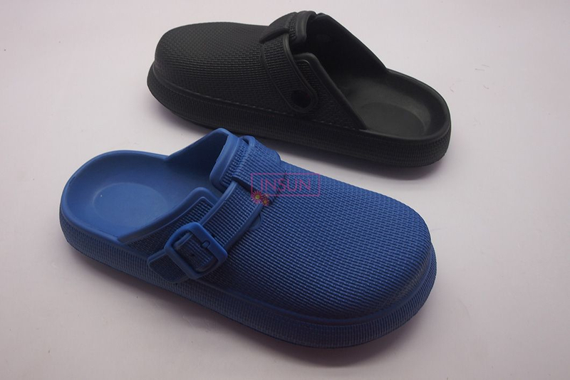 MEN CLOGS