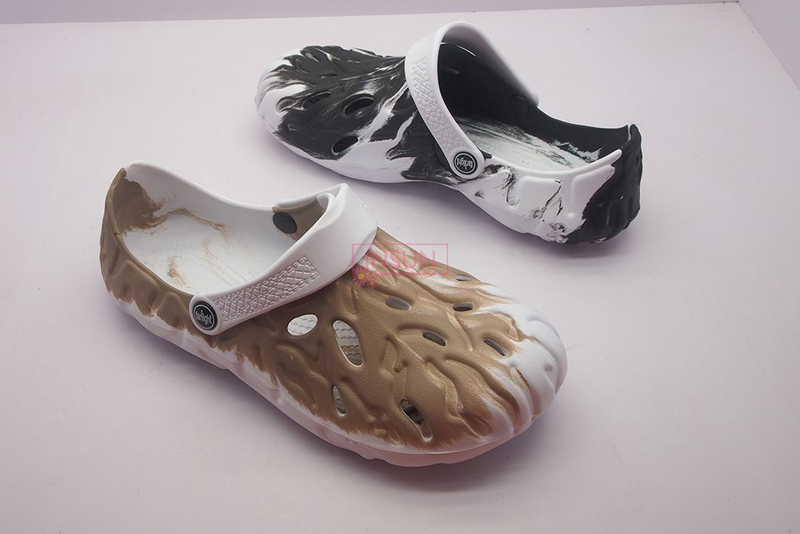 MEN CLOGS