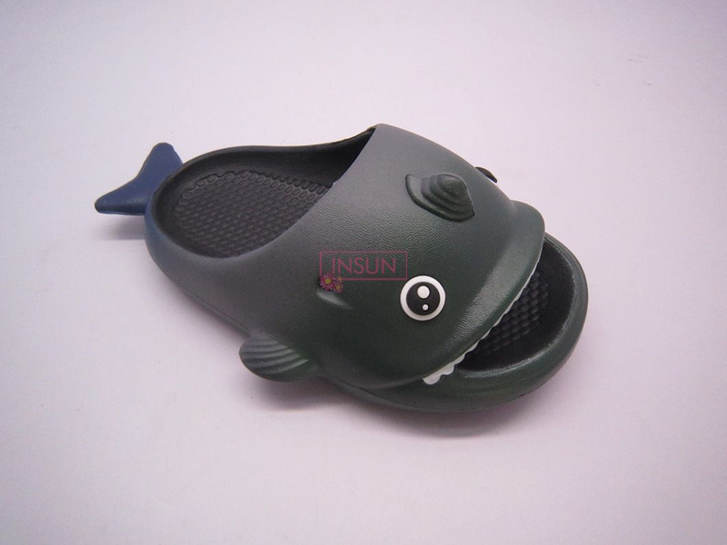 CHILD CLOGS