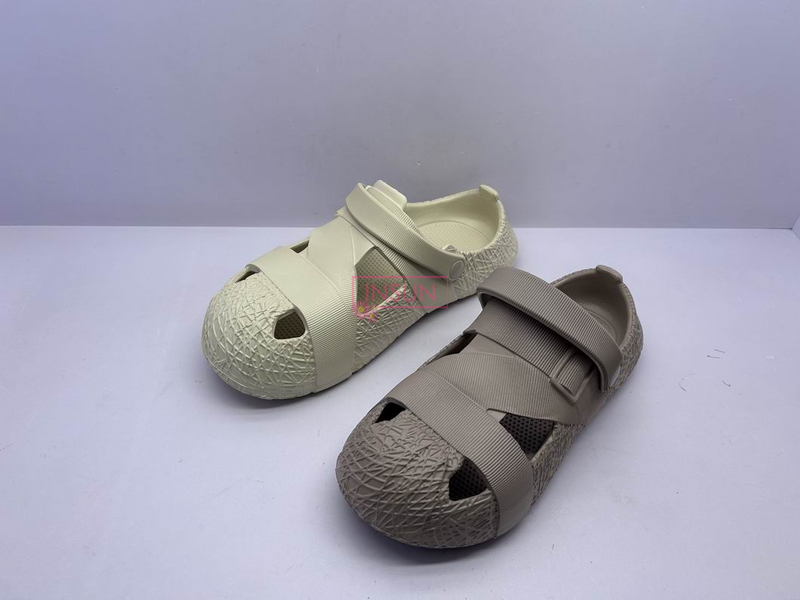 CHILD CLOG