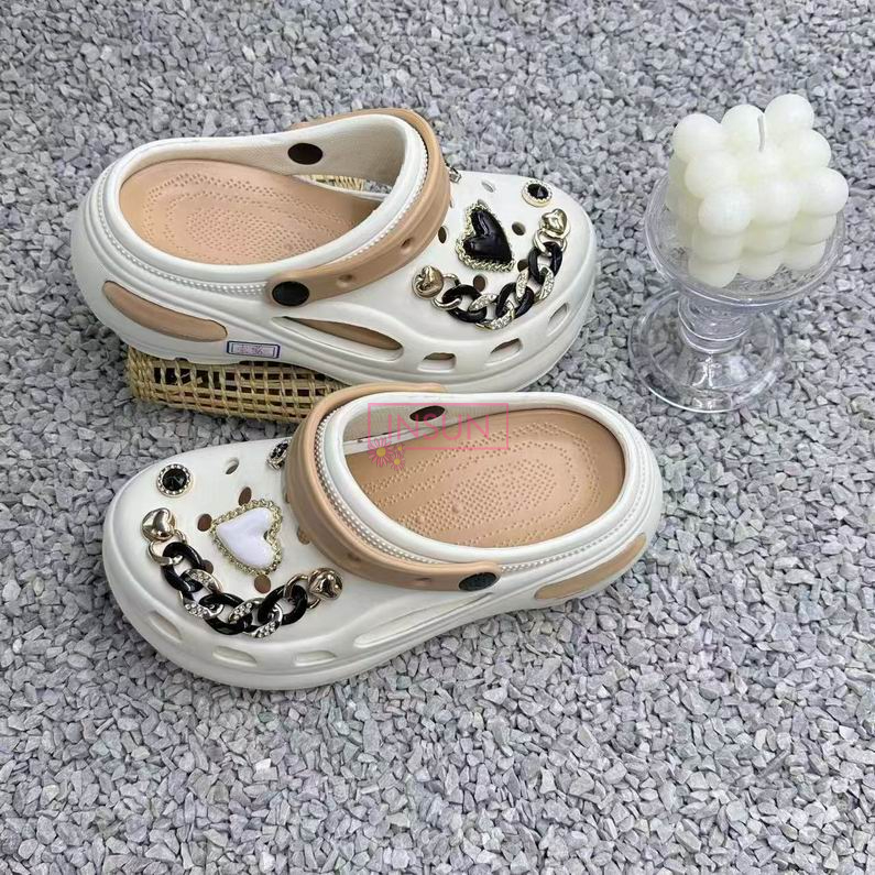 WOMAN CLOGS