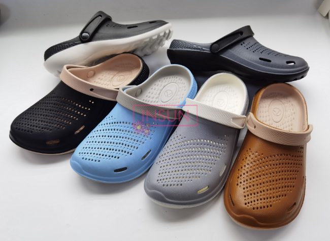 WOMAN CLOGS