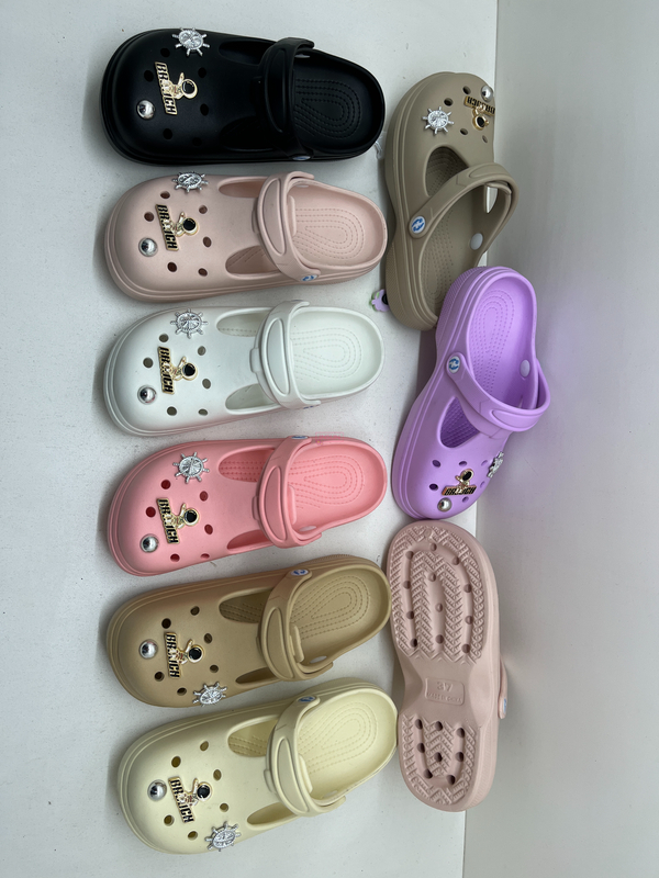 WOMAN CLOGS