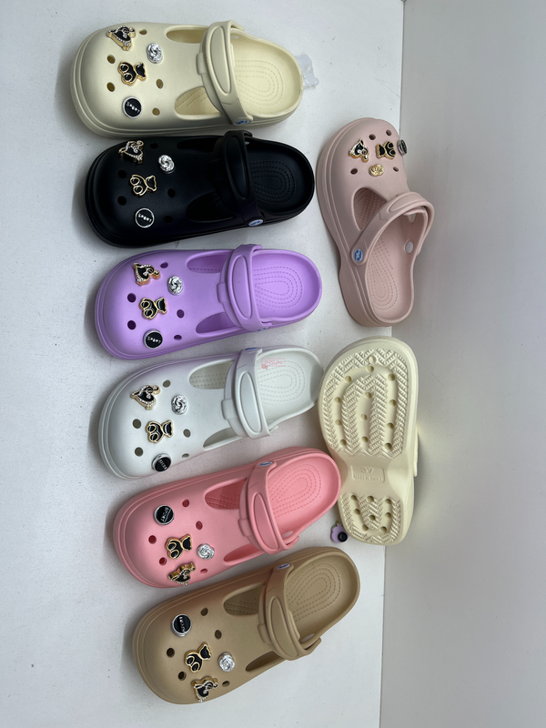 WOMAN CLOGS