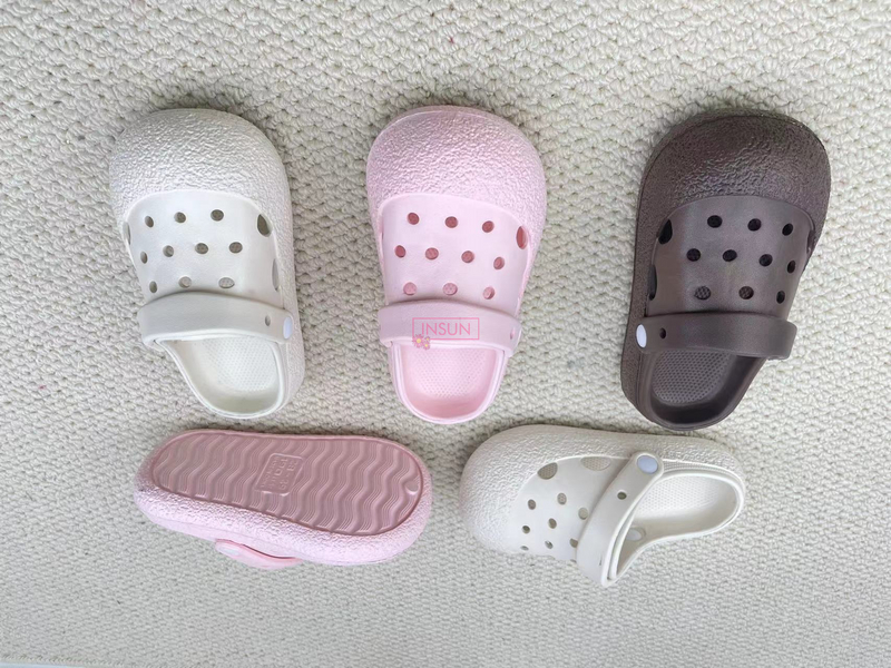 CHILD CLOGS