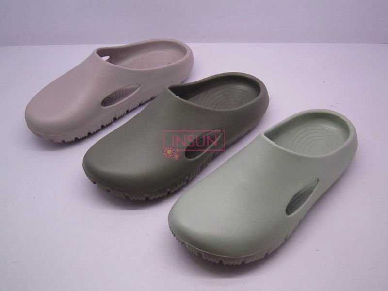 MEN CLOGS